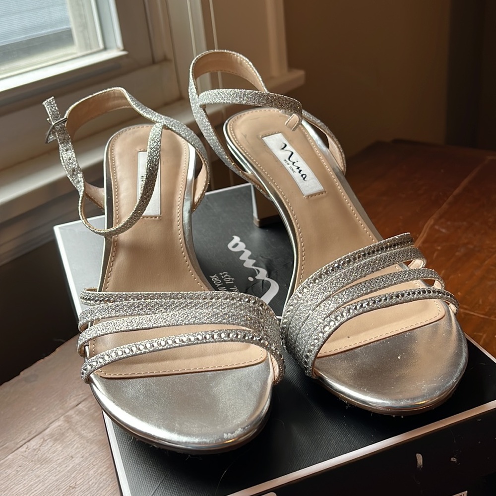 Nina Womens Nelena Silver Leather Ankle Strap Heels Evening Sandals Shoes Used - Picture 5 of 5